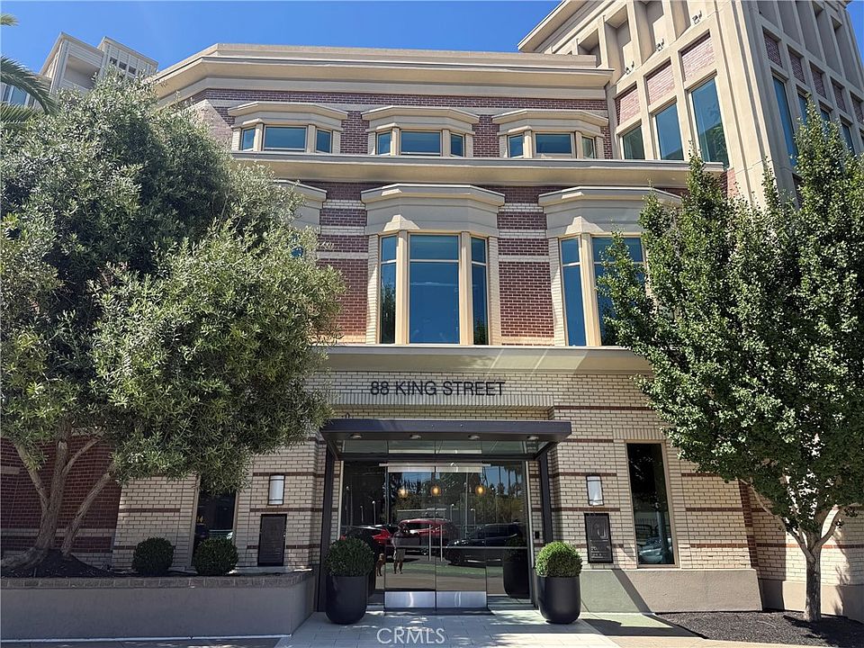 1st image of 88 King St Unit 1022