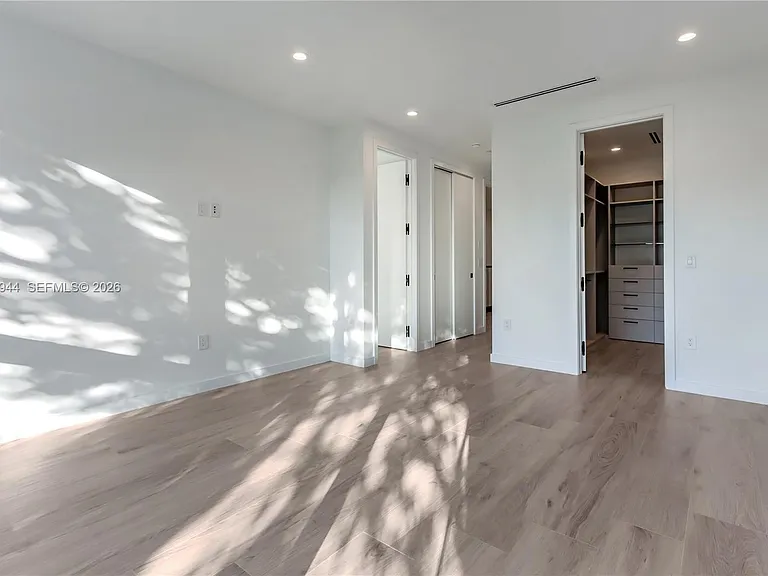 3086 Indiana St — Photo 12