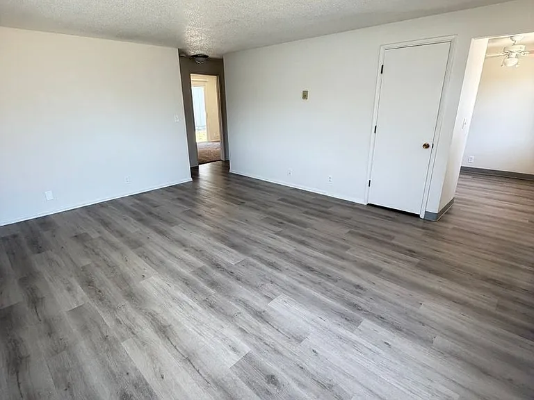 2202 Oak St SE — Photo 4