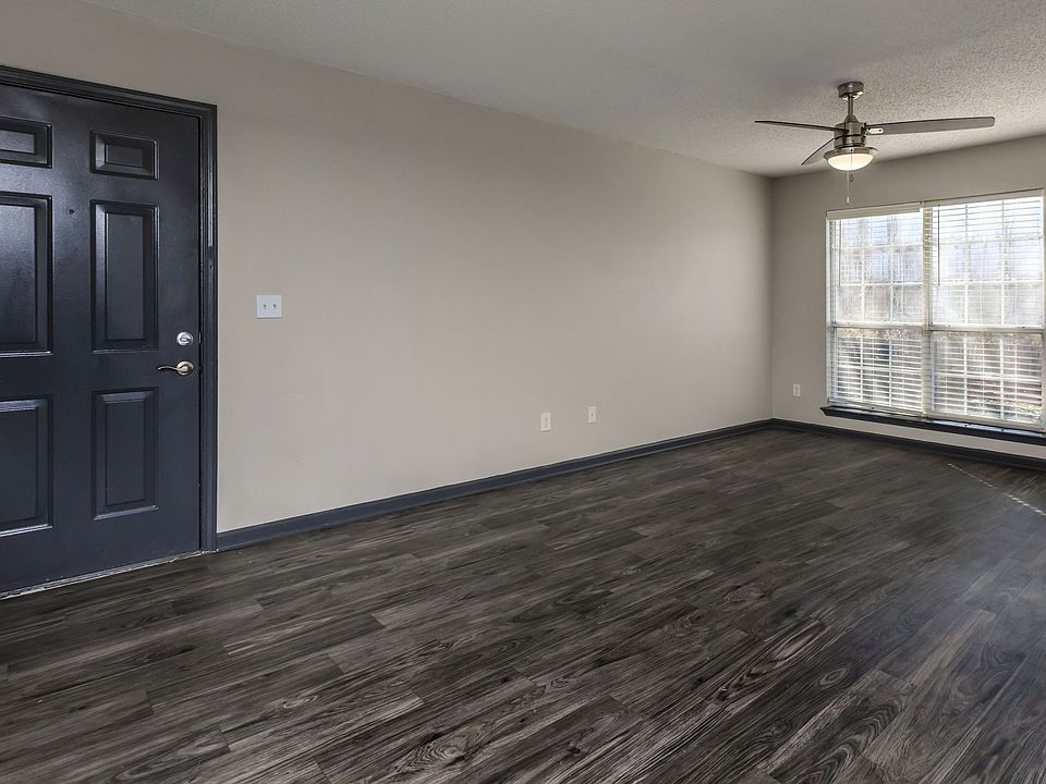 Elegant Living Room at Riverstone Apartments _ North Little Rock