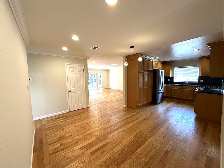 1045 W McKinley Ave — Photo 5