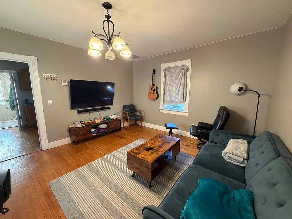 Building Photo - 1831 N Warren Ave #2
