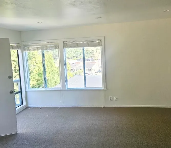 270 Shoreline Hwy #4 — Photo 2