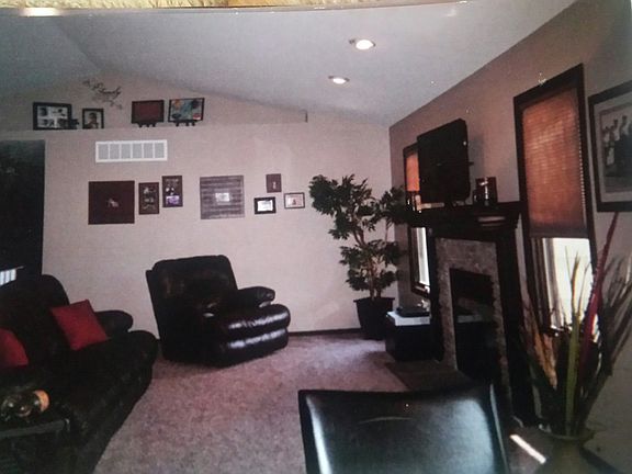 3rd image of 203 Steamboat Dr