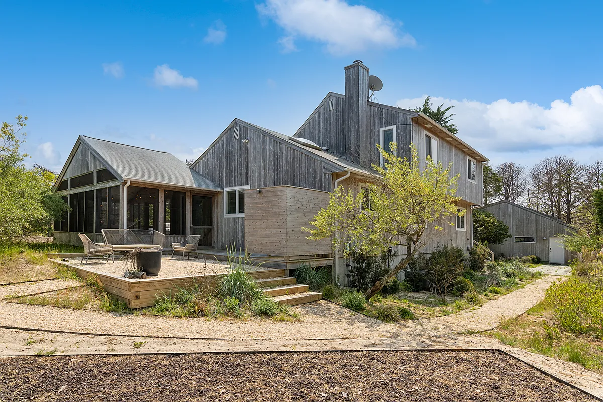 Building Photo - 8 Whalers Ln