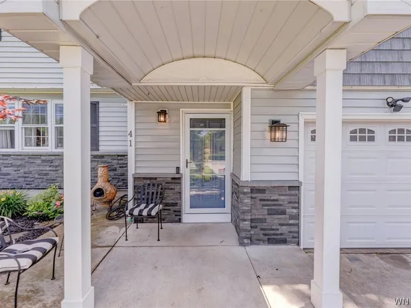 41 Meadow Lea Dr, Lancaster, NY 14086