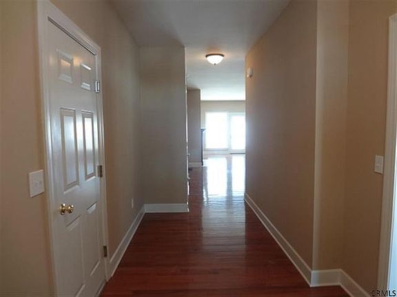 2nd image of 7 Bogart Ct