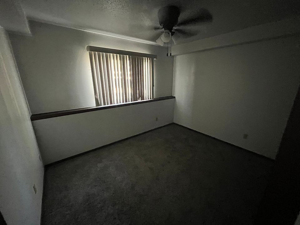 1st image of 906 Cedar River Dr #5