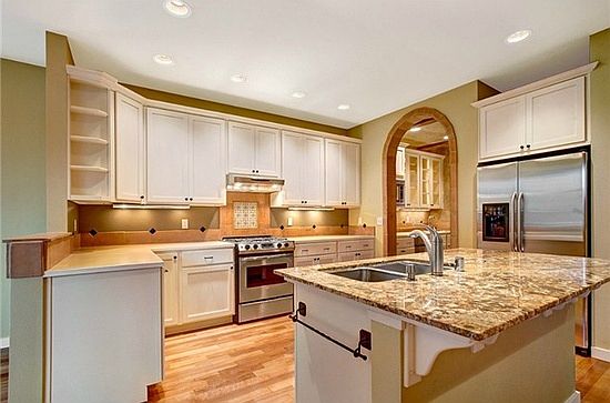 Kitchen (appliances updated)