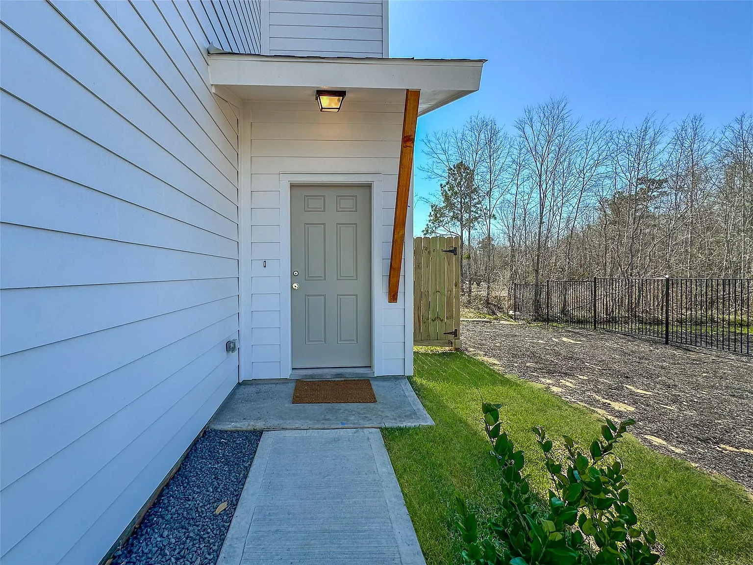 3 bed, 2.5 bath, 1334 sqft, $1,800 — Photo 4