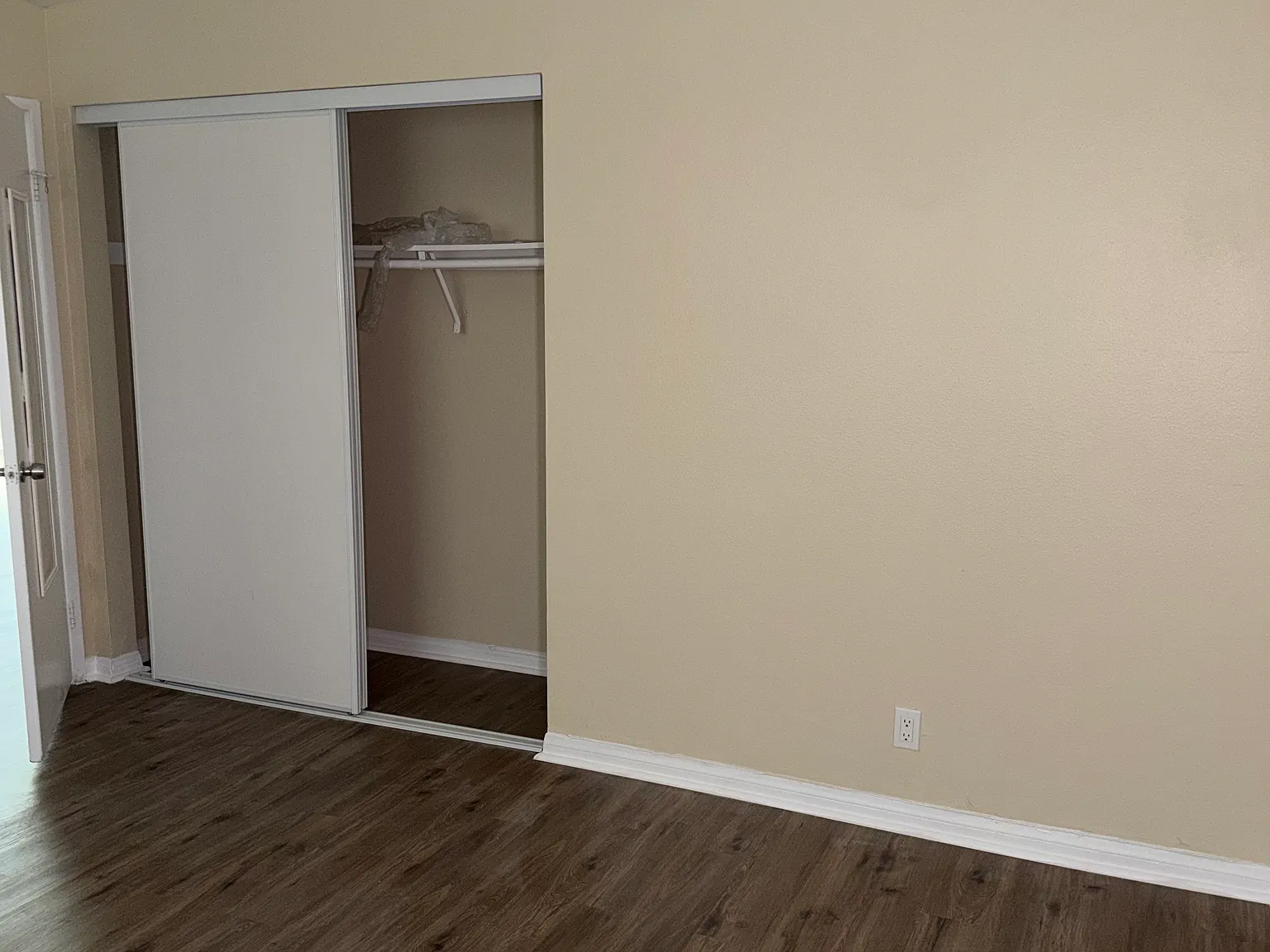 2 bed, 800 sqft, $2,600 — Photo 2