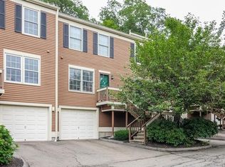 98 Foxbridge Village Rd, Branford, CT 06405