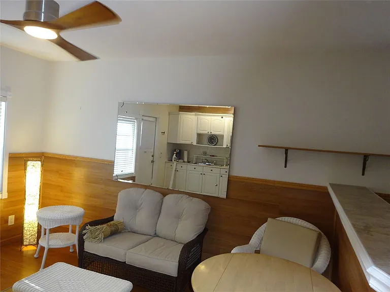31 SE 13th St #1-2 — Photo 15