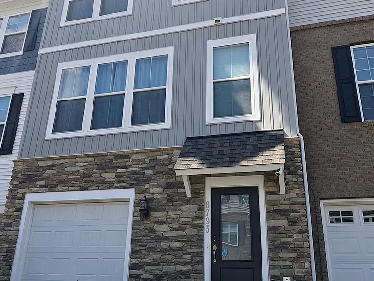 8795 Kensington Church St — Photo 2