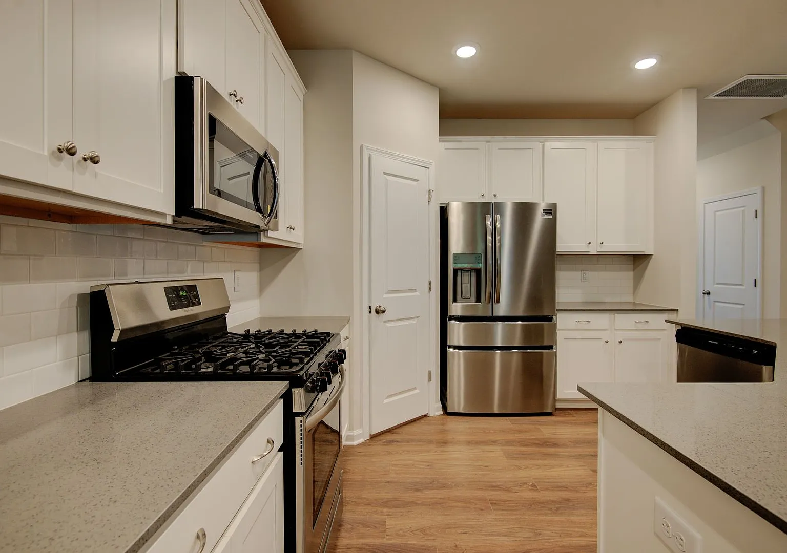 Coming Soon! Discover Modern Living: Brand New 3 Beds, 2.5 Baths Townhome — Photo 2