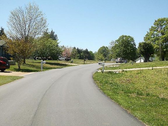 4th image of 121 Dovewood Ln