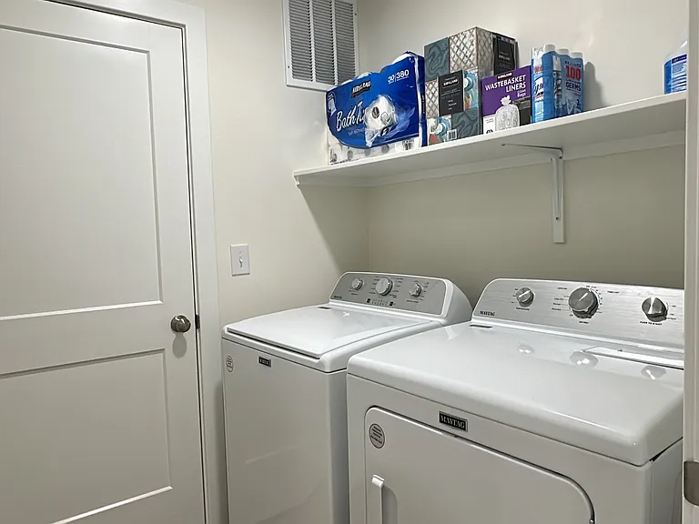 3800 Cambridge Dr #713 — Photo 4