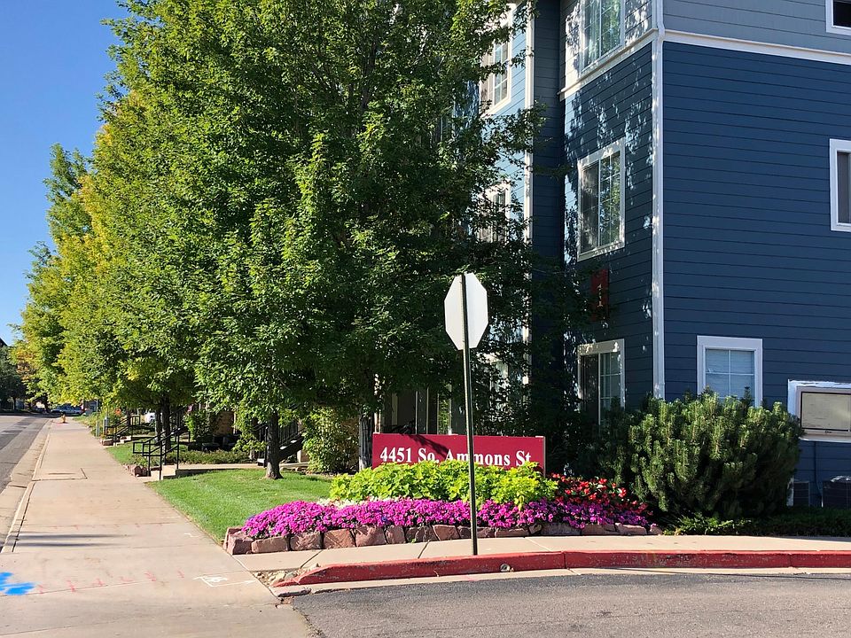 Mature landscaping throughout complex