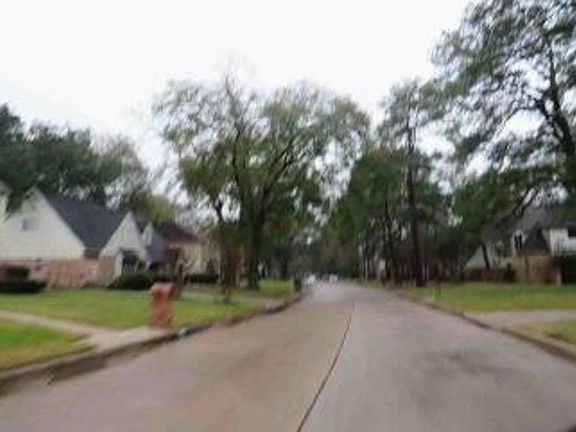 Exterior Neighborhood (street photo)