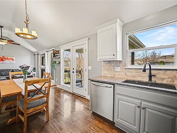 5th image of 1302 Regency Dr