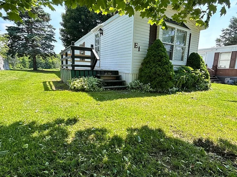 320 Thompson Rd — Photo 14