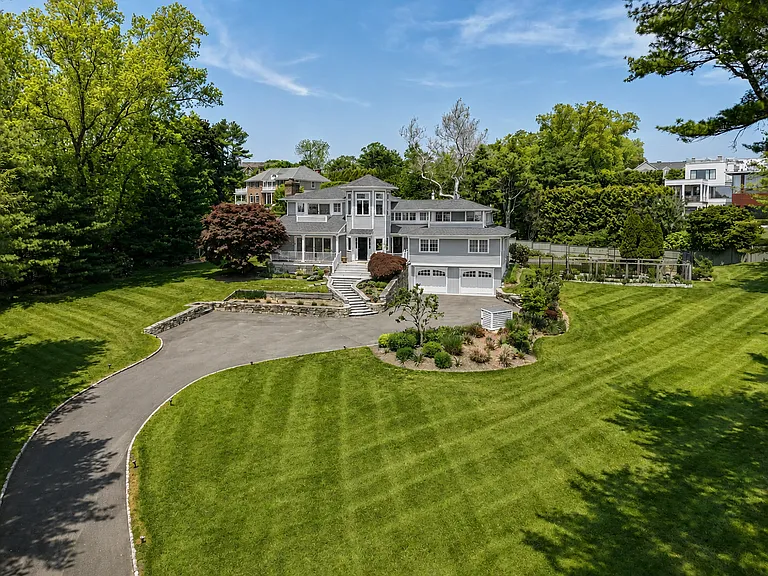 9 Bluewater Hl — Photo 2