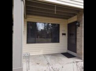 1619 S Carriage Ln, New Berlin, WI 53151