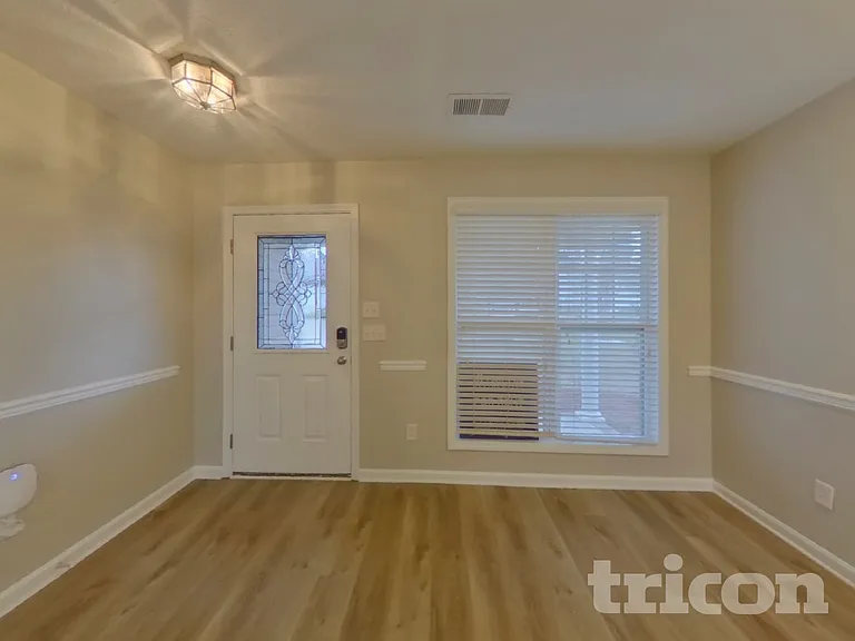 233 Windy Hollow Dr — Photo 2