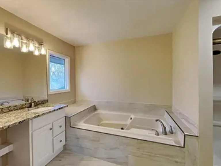 16743 Clayton Rd — Photo 9