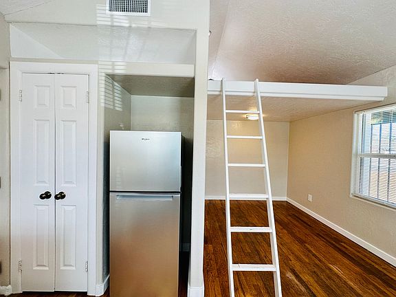 4th image of 135-147 N Santa Rita Ave #Santarita145