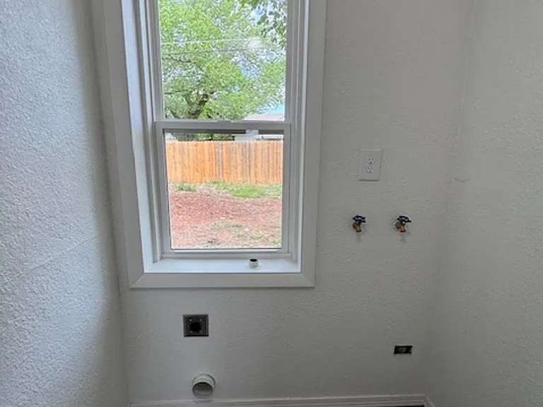 2917 Shirley Ln — Photo 13