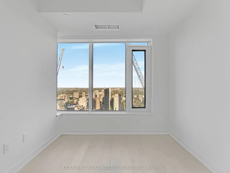 11 Yorkville Ave #3810 — Photo 17
