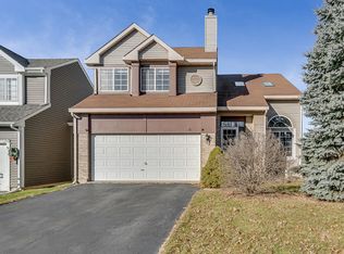 6 W Honeysuckle Dr, Round Lake Beach, IL