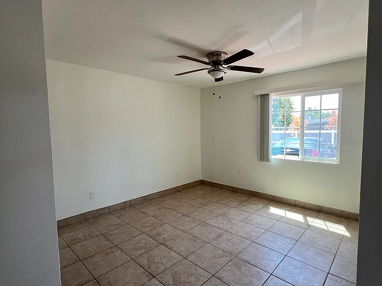 1125 Elder Ave #1 — Photo 9