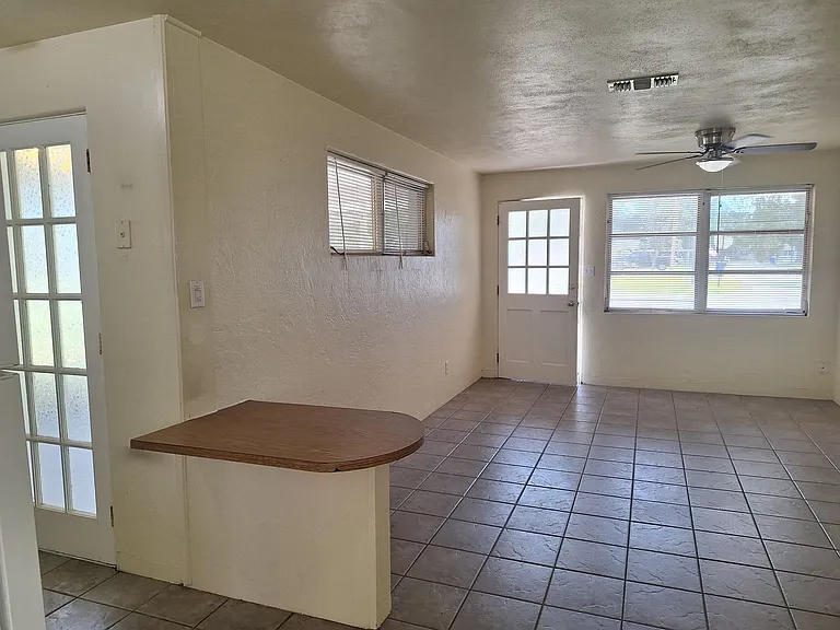 706 Mary St — Photo 3