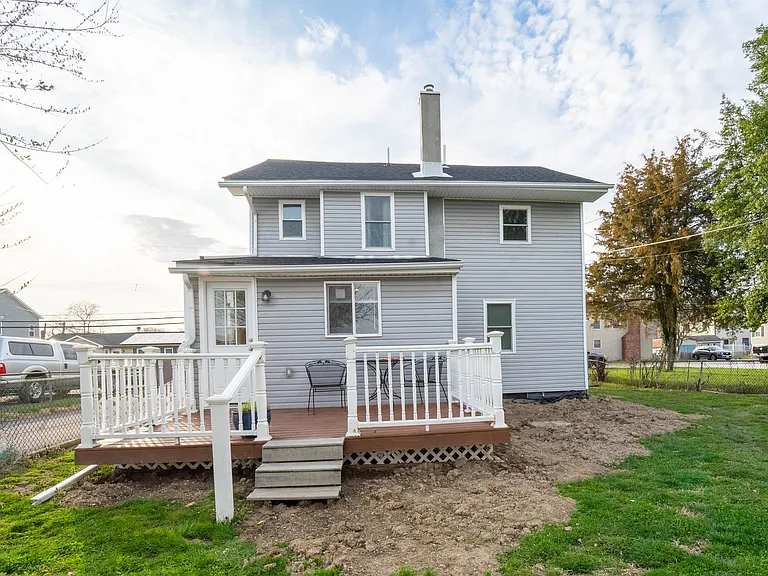 8033 Edgewater Ave — Photo 43