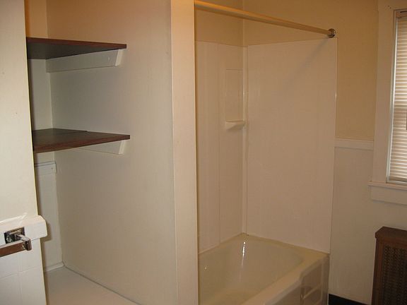 bath view 2, tub/shower