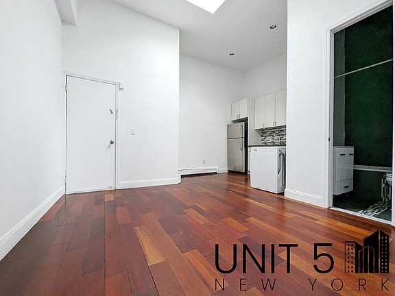 4th image of 901 Willoughby Ave #2A