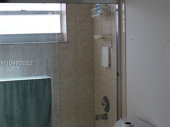 3rd image of 10425 NW 70th Ct