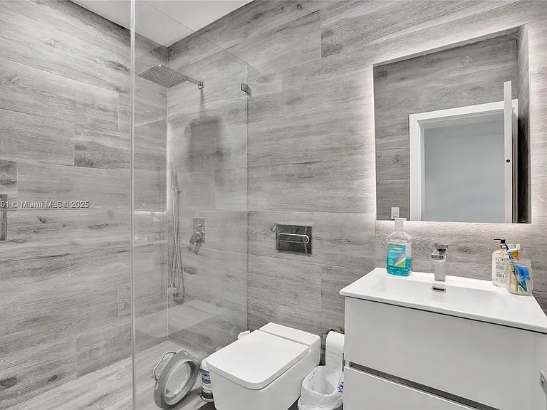 3784 Sheridan Ave — Photo 21