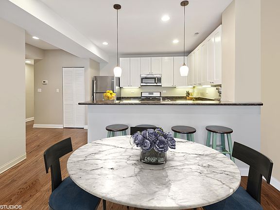 5th image of 2340 W Rosemont Ave APT 2