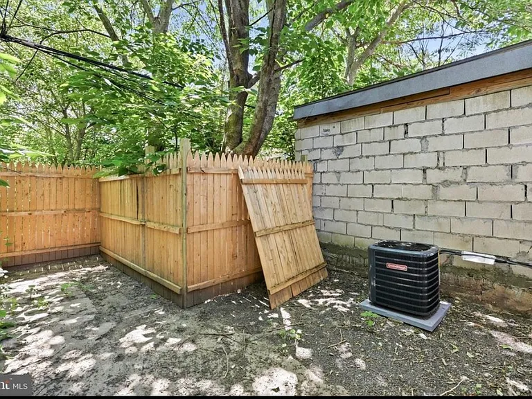 3345 Amber St — Photo 18
