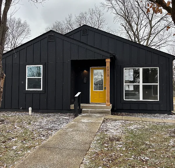 4213 Kingsley Dr — Photo 1