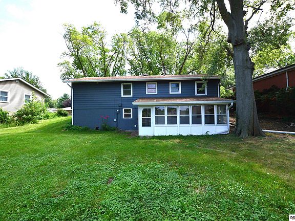 3rd image of 1925 E Manor Dr