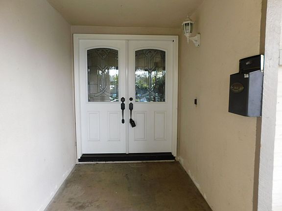 4th image of 835 E Culver Ave