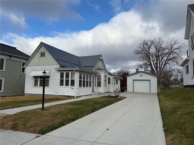 704 15th St, Belle plaine, IA, 52208