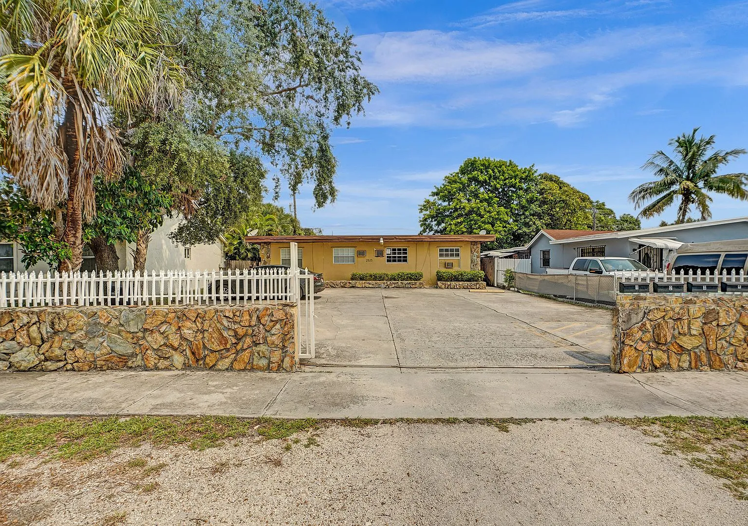 2525 Superior Street — Photo 1