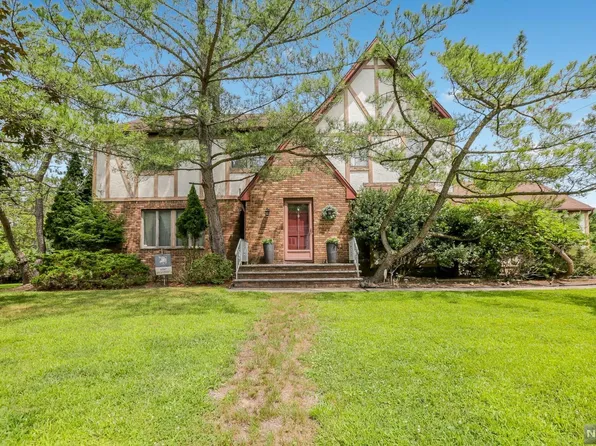 271 Blanche Ave, Harrington Park, NJ 07640