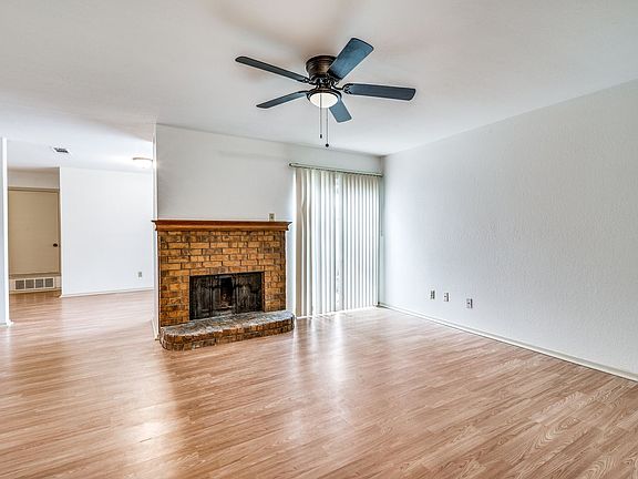 2nd image of 2309 Lucas Dr APT A
