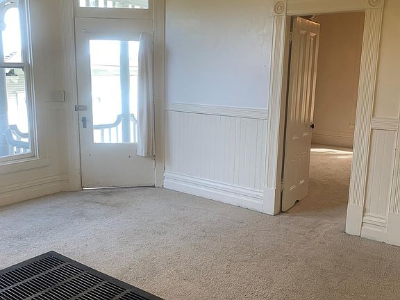 4th image of 612 Western Ave